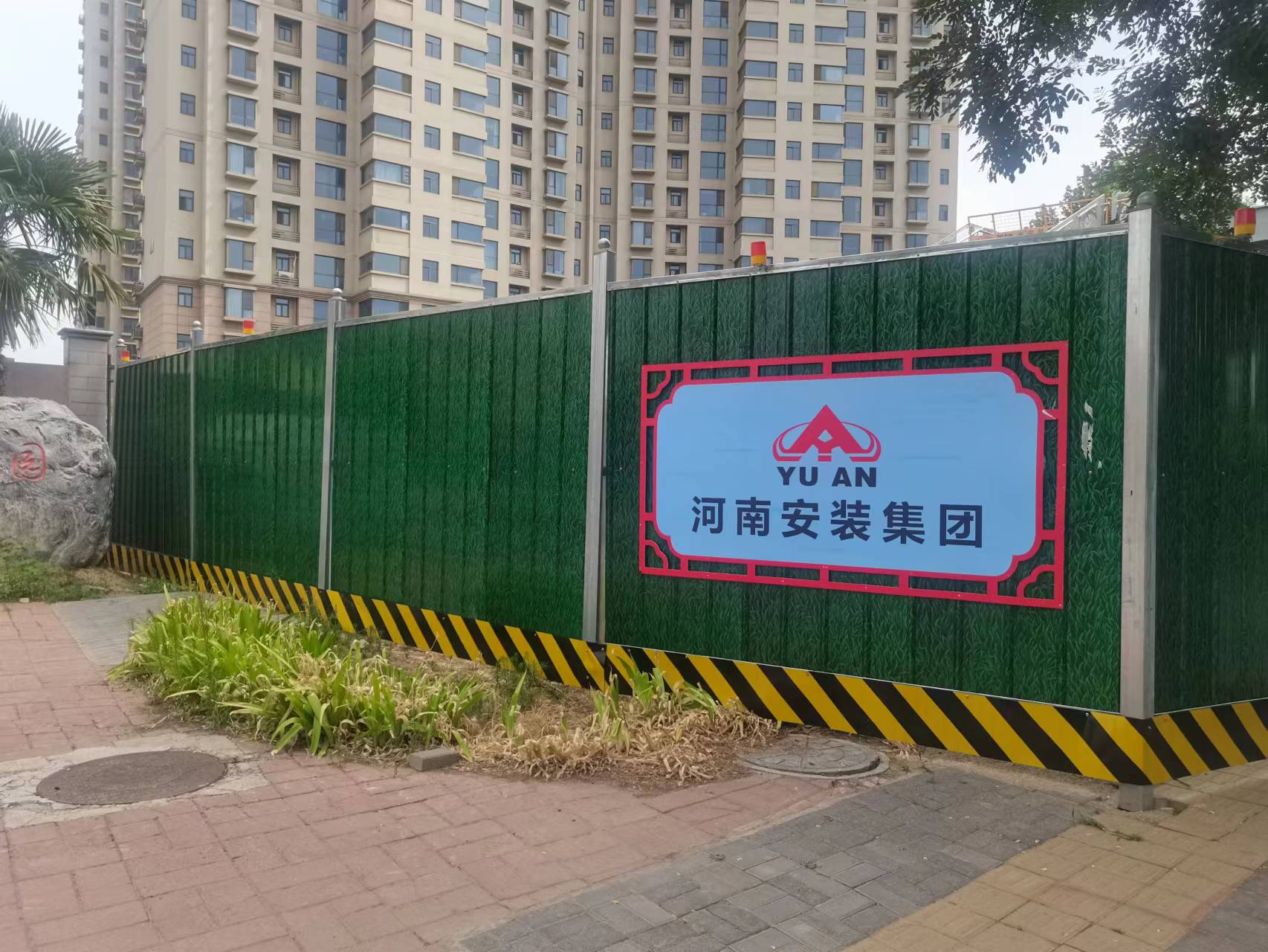 洛陽(yáng)市濱河南路改造項(xiàng)目施工圍擋搭建安裝